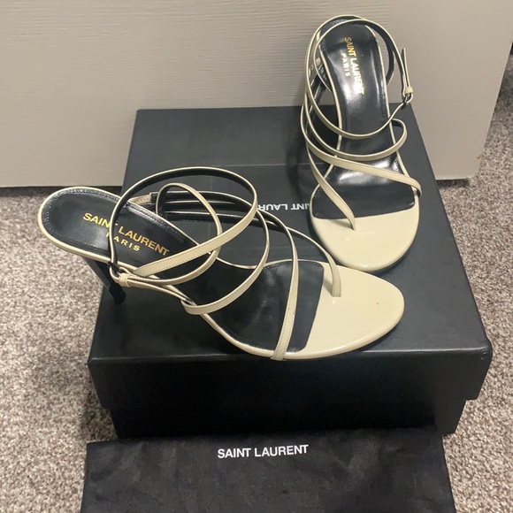 Saint Laurent, Paris 75 patent sandal. - Picture 1 of 6